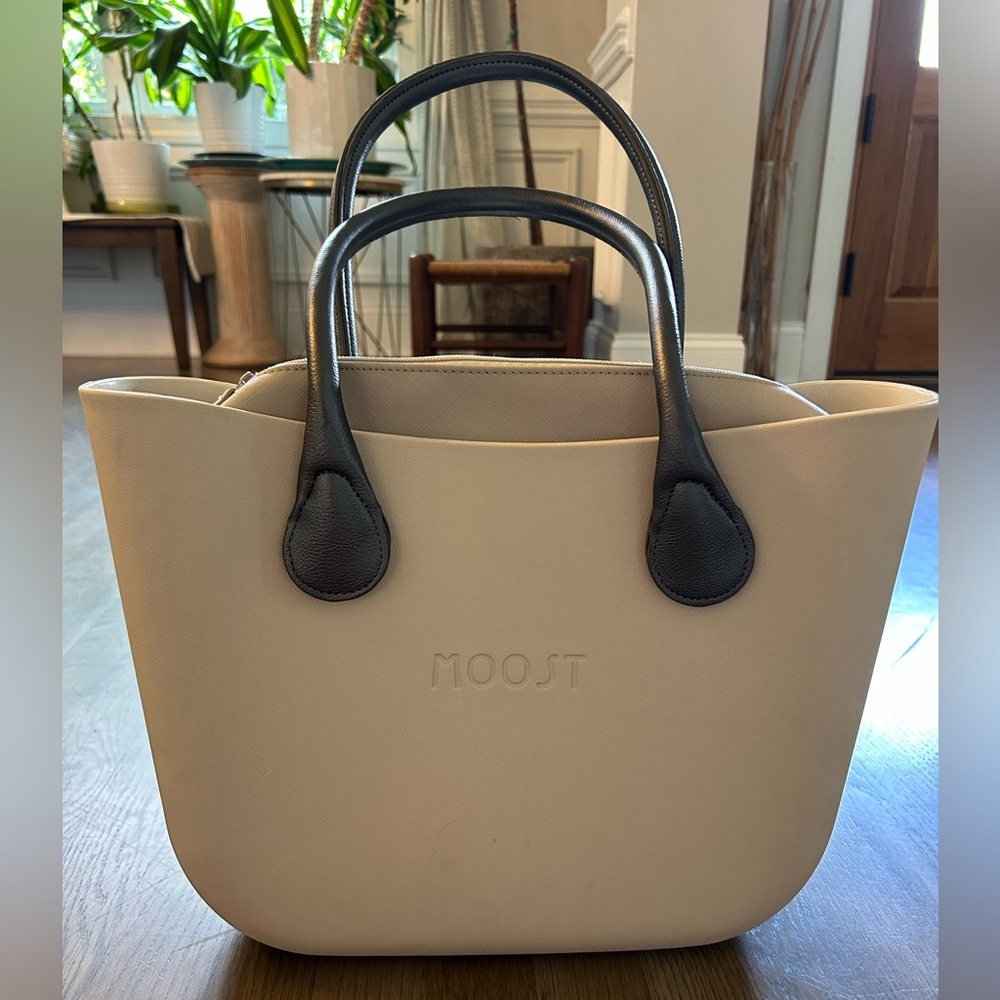 MOOST - The One - Tote bag in Latte with Silver/gray handles